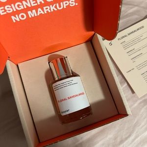 DOSSIER FLORAL SANDALWOOD